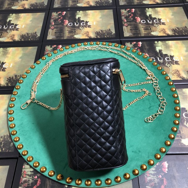 Gucci女包 572298 古馳Gucci黑色絎縫牛皮鏈條圓筒化妝包  gqy1179